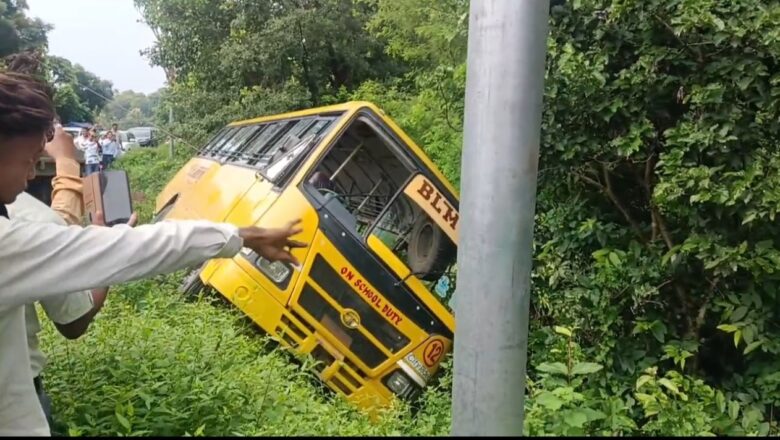 हल्द्वानी में बड़ा हादसा: स्कूल बस खाई में पलटी, कई बच्चे घायल