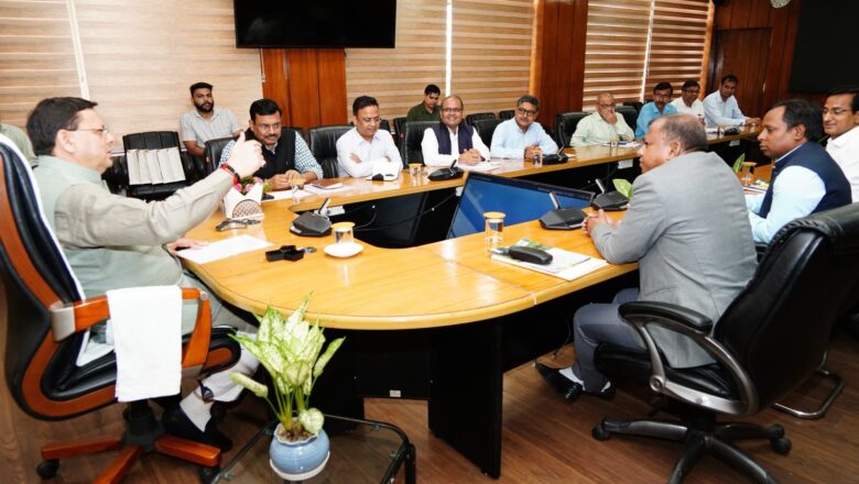 मुख्यमंत्री  पुष्कर सिंह धामी से राज्य में आपदा से हुए नुकसान का जायजा लेने आई भारत सरकार की अन्तर-मंत्रालयी टीम ने भेंट की।