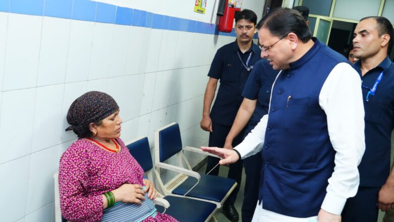 मुख्यमंत्री  पुष्कर सिंह धामी द्वारा दून अस्पताल का निरीक्षण, मरीजों से सीधे संवाद कर जानी उनकी स्वास्थ्य सेवाओं की स्थिति