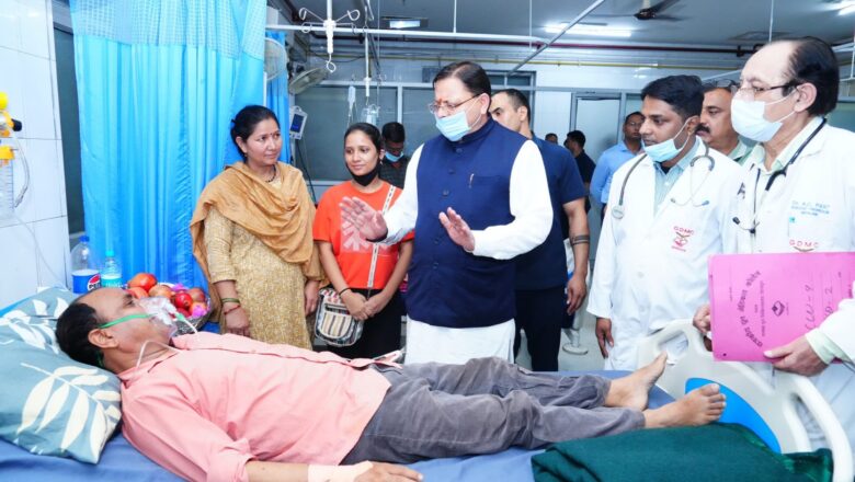 मुख्यमंत्री  पुष्कर सिंह धामी ने दून अस्पताल में भर्ती वरिष्ठ पत्रकार  मोहन भुलानी का हालचाल जाना