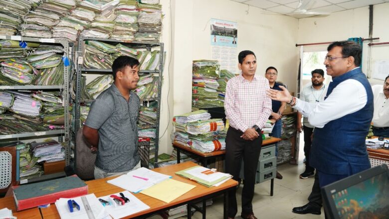 मुख्य सचिव ने किया सचिवालय परिसर की व्यवस्थाओं का निरीक्षण,फाइलों की weeding प्रक्रिया एक माह में की जाए पूर्ण: मुख्य सचिव,पुरानी फाइलों के लिए रिकॉर्ड रूम किया किया जाए शीघ्र तैयार