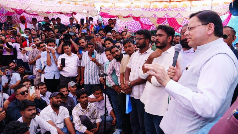 युवाओं के बीच पहुंचे सीएम धामी, परीक्षा प्रकरण में सीबीआई जांच की संस्तुति