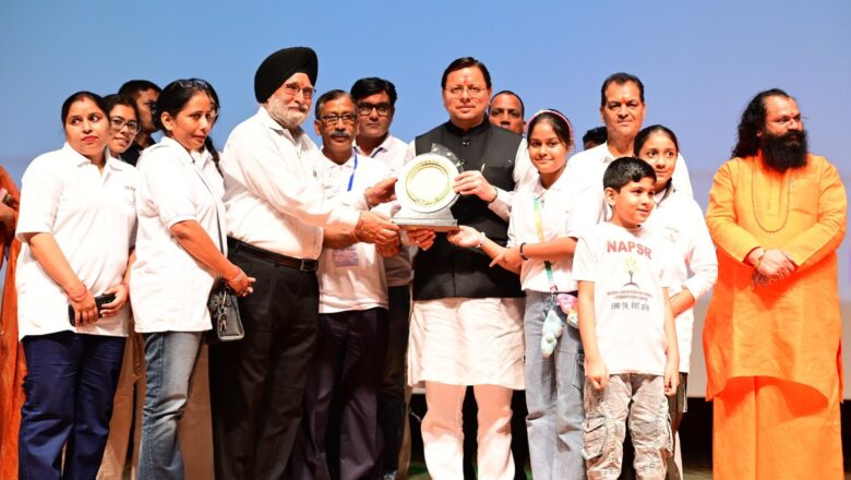 मुख्यमंत्री  पुष्कर सिंह धामी में आपदा में सहयोग वाले कर्मियों को सम्मानित किया,आपदा प्रबंधन प्रशिक्षण को स्कूल-कॉलेजों में शामिल करने की प्रक्रिया जारी