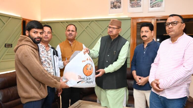 आपदा प्रभावितों से मिले कैबिनेट मंत्री गणेश जोशी, कहा- राज्य सरकार हर संभव मदद के लिए प्रतिबद्ध