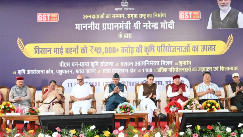 प्रधानमंत्री द्वारा देश के किसानों को 42,000 करोड़ से अधिक की कृषि परियोजनाओं के भव्य उपहार कार्यक्रम में वर्चुअल माध्यम से प्रतिभाग करते कृषि मंत्री गणेश जोशी