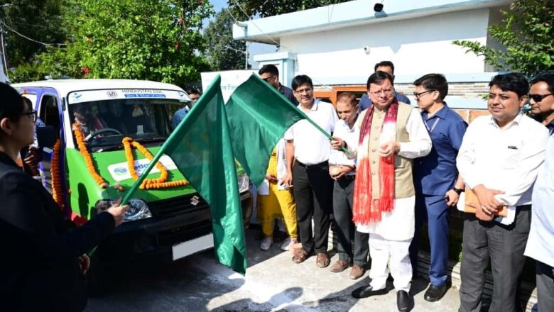 मुख्यमंत्री  पुष्कर सिंह धामी ने 09 मोबाइल मेडिकल यूनिट (एम्बुलेंस) को हरी झंडी दिखाकर किया रवाना।