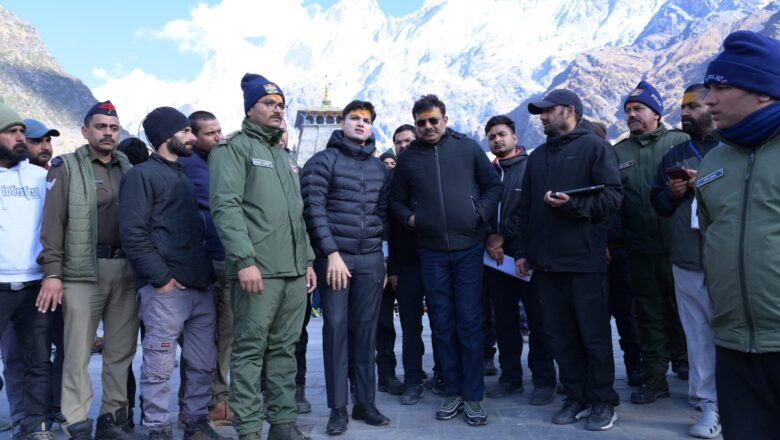 मुख्य सचिव  आनन्द बर्द्धन ने केदारनाथ यात्रा व्यवस्थाओं का लिया जायजा, पुनर्निर्माण कार्यों और यात्रियों की सुविधाओं का किया निरीक्षण