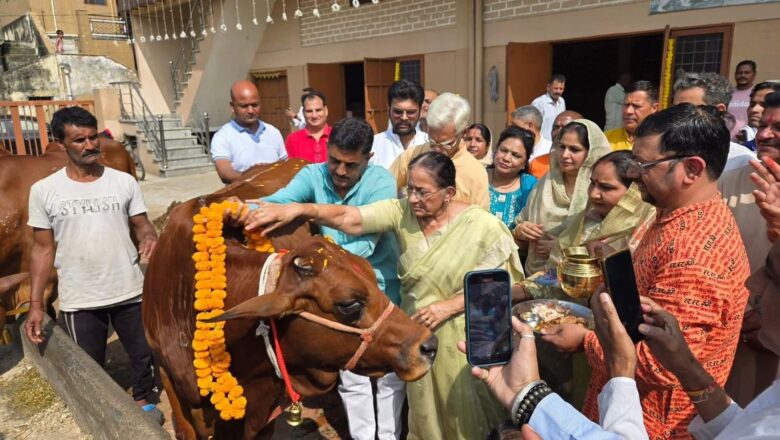 वरिष्ठ भाजपा नेता जोगिन्दर पुंडीर के निवास पर ‘गोवर्धन पूजा’ भव्य रूप से संपन्न; गो एवं प्रकृति संरक्षण का दिया संदेश