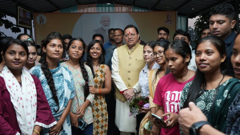 मुख्यमंत्री कैंप कार्यालय खटीमा में आयोजित हुआ मुख्य सेवक युवा संवाद कार्यक्रम, राज्य में 1100 से अधिक स्टार्टप्स को मान्यता देते हुए अत्याधुनिक 15 इंक्यूबेटर स्थापित किए गए