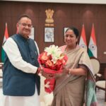 नई दिल्ली में मुख्यमंत्री रेखा गुप्ता से की शिष्टाचार भेंट करते कैबिनेट मंत्री गणेश जोशी, देवभूमि उत्तराखण्ड आने का दिया निमंत्रण
