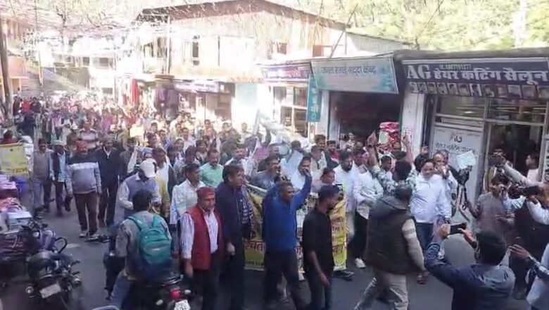 घनसाली में स्वास्थ्य व्यवस्था पर फूटा जनाक्रोश, स्वास्थ्य मंत्री के पुतले की निकाली गई शव यात्रा