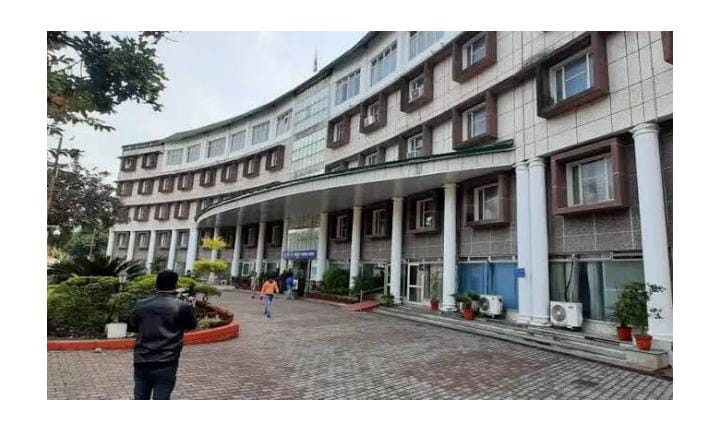 दीपावली से पहले बड़ा तोहफा: उत्तराखंड कर्मचारियों के लिए तदर्थ बोनस और DA में वृद्धि