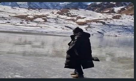 आदि कैलाश में भीषण ठंड: 14,500 फीट पर पार्वती–गौरी कुंड पूरी तरह जमी बर्फ में