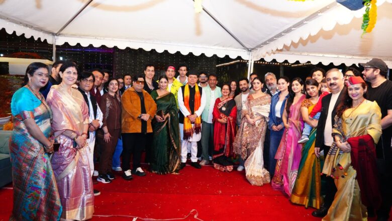 लोकपर्व इगास के शुभ अवसर पर कलाकारों ने मुख्यमंत्री पुष्कर सिंह धामी से की मुलाकात