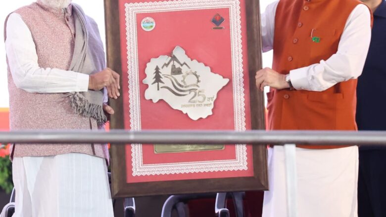 पहाड़ी बोली, पहाड़ी टोपी, पीएम का हर अंदाज पहाड़ी,रजत जयंती के मुख्य कार्यक्रम में उत्तराखंड से गहरा कनेक्ट कर गए पीएम नरेंद्र मोदी