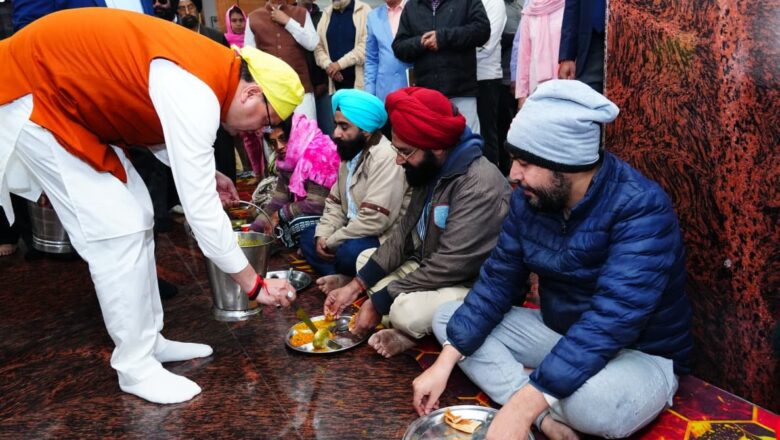 मुख्यमंत्री धामी ने रेसकोर्स गुरुद्वारा में सुने शबद कीर्तन,श्री गुरु तेगबादुर साहिब जी के 350वें बलिदान दिवस पर रेसकोर्स स्थित गुरुद्वारा पहुंचे मुख्यमंत्री धामी