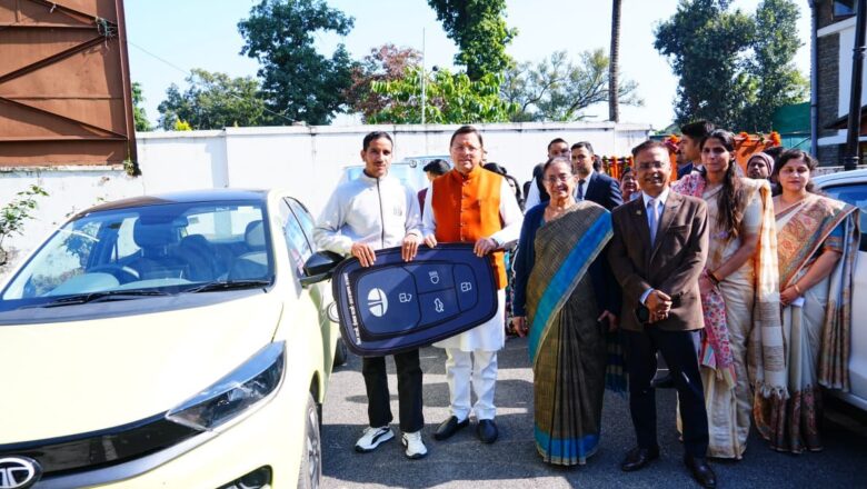 मुख्यमंत्री पुष्कर सिंह धामी ने किया ’’बिल लाओ-इनाम पाओ’’ योजना के विजेताओं को पुरस्कृत कुल 1888 विजेताओं ने जीते योजना के तहत पुरस्कार, ईवी कार से लेकर माइक्रोवेब तक शामिल