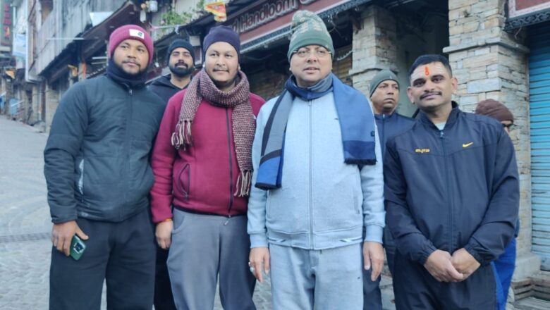 सीएम धामी ने नैनीताल में मॉर्निंग वॉक के दौरान जनता से की मुलाकात, नैना देवी मंदिर सौंदर्यीकरण कार्यों का निरीक्षण