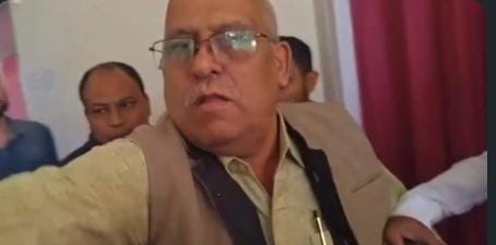 अधिकारी की गुंडागर्दी: महिला पत्रकार से अभद्रता का वीडियो वायरल, शिक्षा विभाग में हड़कंप