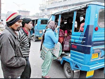हरिद्वार: तहसील चौक पर महिला सिपाही पर विक्रम चढ़ाने की कोशिश, बड़ा हादसा टला – चालक फरार