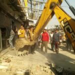 विकासनगर में अतिक्रमण पर गरजी जेसीबी, हरबर्टपुर से कालसी तक हटेगा कब्जा