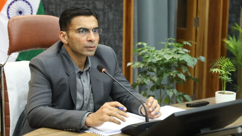 परिस्थितियों के थपेड़ों में भी शिक्षा की ‘स्पार्क’ जलाए रख रहीं होनहार बेटियों का भविष्य संवारने में जुटे डीएम सविन