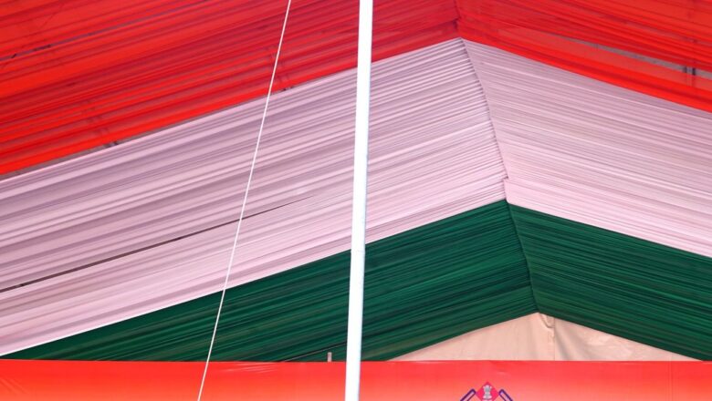 गणतंत्र दिवस के अवसर पर राज्यपाल ने लोक भवन एवं परेड ग्राउंड में फहराया राष्ट्रीय ध्वज।परेड ग्राउंड में राज्यपाल एवं मुख्यमंत्री ने सराहनीय सेवाओं के लिए पुलिस एवं विभिन्न अधिकारियों को किया सम्मानित।