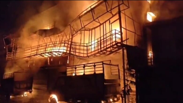 रुद्रप्रयाग: गबनी गांव में भीषण अग्निकांड, तीन मंजिला गोदाम जलकर राख; 4 करोड़ का नुकसान