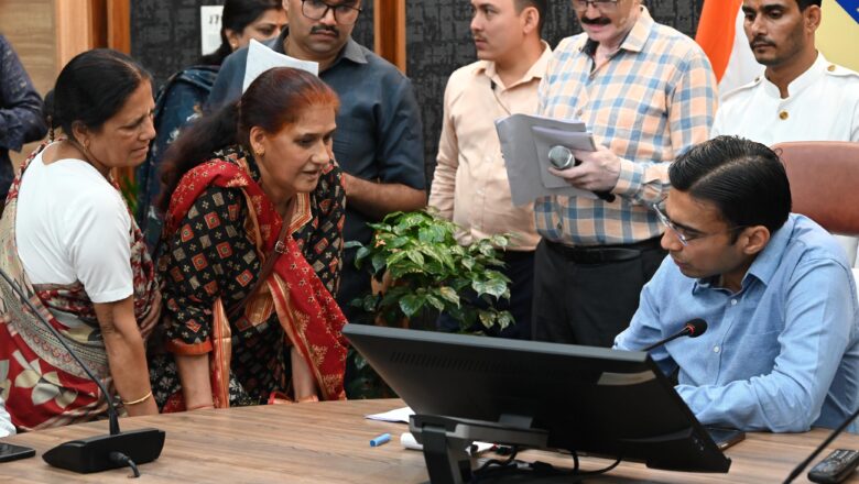 जिला प्रशासन का मिशन सफाई; स्वयं पीड़ित मां की शिकायत पर आदतन अपराधी दिव्यकांत लखेड़ा को डीएम ने किया जिला बदर