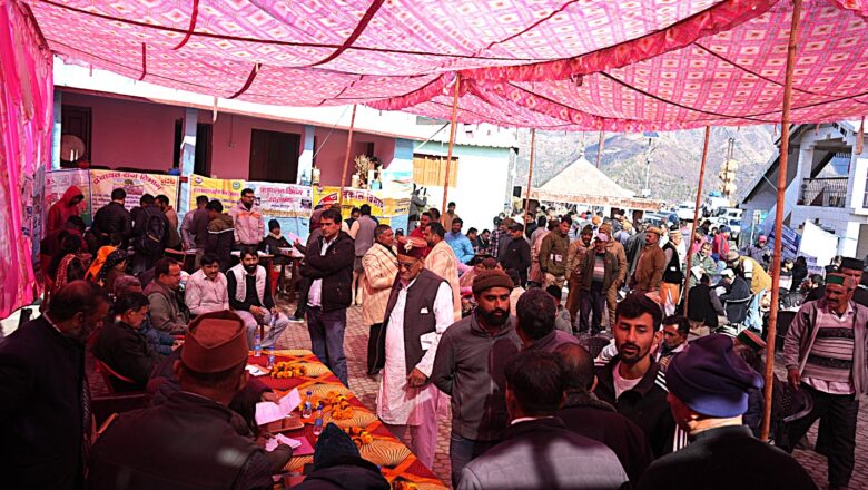 जन-जन के द्वार पहुँची सरकारः सुदूरवर्ती गांव चिल्हाड में प्रशासन ने सुनीं जन समस्याएं,