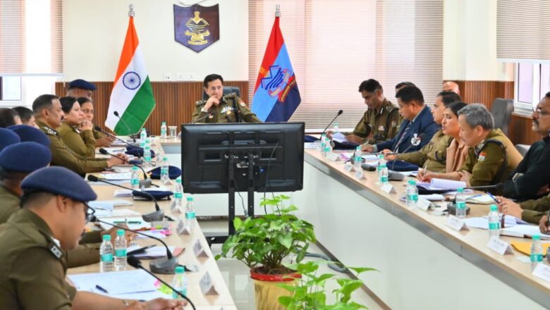 डीजीपी उत्तराखंड की अपराध और कानून व्यवस्था पर हाई-लेवल समीक्षा बैठक ,गंभीर आपराधिक घटनाओं में लापरवाही बरतने वाले पुलिस कर्मियों के विरुद्ध सख़्त कार्यवाही