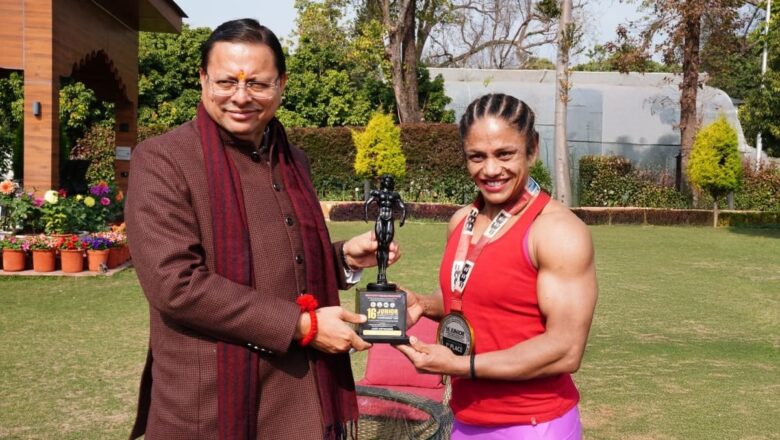 मुख्यमंत्री धामी ने बॉडी बिल्डर प्रतिभा थपलियाल को किया सम्मानित,मातृशक्ति के उत्कर्ष और महिला सशक्तिकरण की प्रेरक मिसाल बनीं प्रतिभा