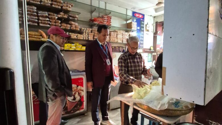 देहरादून: मिलावटखोरों पर विभाग का ‘सर्जिकल स्ट्राइक’, मावा मंडी में तड़के 5 बजे छापेमारी से मचा हड़कंप