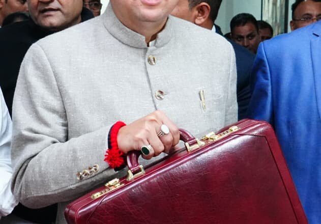 ज्ञान मॉडल से समग्र विकास का रोडमैप, गरीब-युवा-किसान-महिलाओं के सशक्तिकरण पर फोकसस,माज के हर वर्ग को विकास की मुख्यधारा से जोड़कर उत्तराखंड को आत्मनिर्भर बनाने का लक्ष्य: सीएम