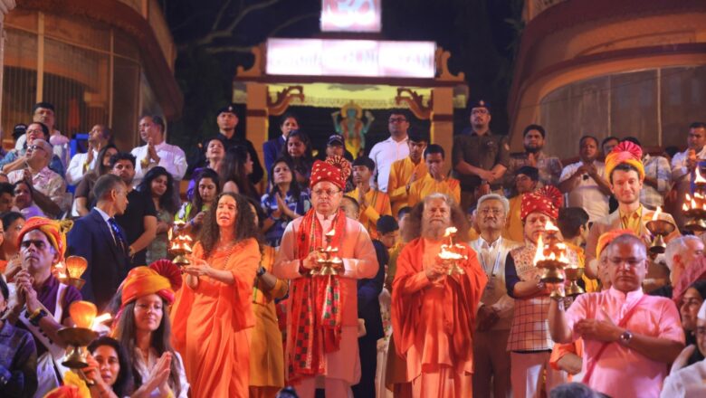 मुख्यमंत्री पुष्कर सिंह धामी ने परमार्थ निकेतन में 38वें अंतर्राष्ट्रीय योग महोत्सव में किया प्रतिभाग,योग को बताया विश्व शांति और आत्मिक संतुलन का सार्वभौमिक विज्ञानउ,त्तराखंड को योग की वैश्विक राजधानी बनाने हेतु “योग नीति 2025” लागू