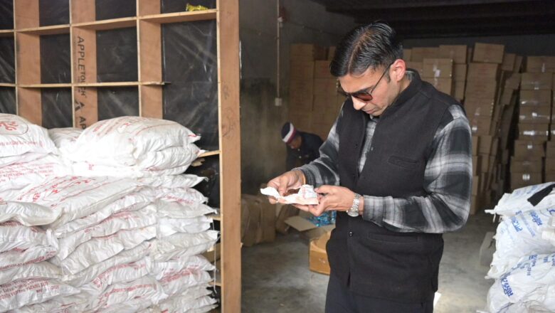 डीएम देहरादून सविन बंसल का बड़ा एक्शन; राज्य के आंगनबाड़ी केंद्रों पर राशन आपूर्तिकर्ता सेंट्रल गोदाम रुड़की में छापेमारी