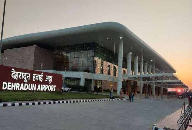 जौलीग्रांट एयरपोर्ट पर टैक्सी चालकों से ‘अवैध’ वसूली, महासंघ ने केंद्रीय मंत्री से लगाई गुहार