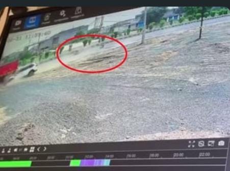 बारात की खुशियां बनी हादसा: नशे में स्टंट कर रही कार ने बच्चे को मारी टक्कर, ग्रामीणों ने किया हंगामा