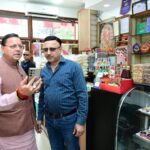 जन शिकायत की पड़ताल करने मौके पर पहुंचे सीएम, वीडियो कॉल के जरिए अधिकारियों को दिखाई स्थिति,सीएम हेल्पलाइन पर दर्ज शिकायत की पड़ताल करने खुद मौके पर पहुंचे सीएम धामी