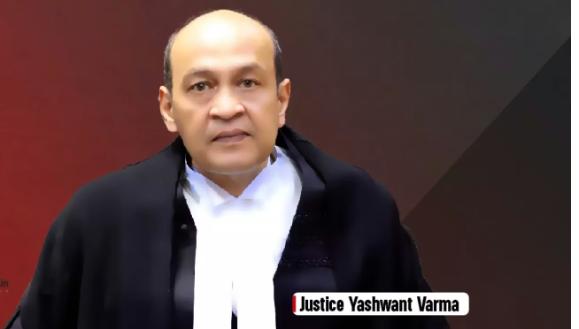 कैश कांड में घिरे जस्टिस यशवंत वर्मा ने दिया इस्तीफा, लोकसभा जांच के बीच उठाया बड़ा कदम