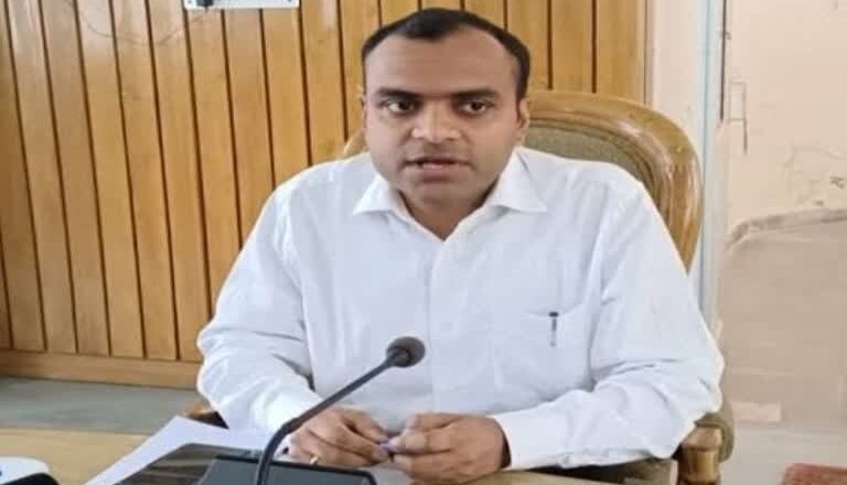 हरिद्वार: अब गांव में ही होगा समस्याओं का समाधान, DM मयूर दीक्षित की पहल पर 25 ‘मिनी सचिवालय’ शुरू