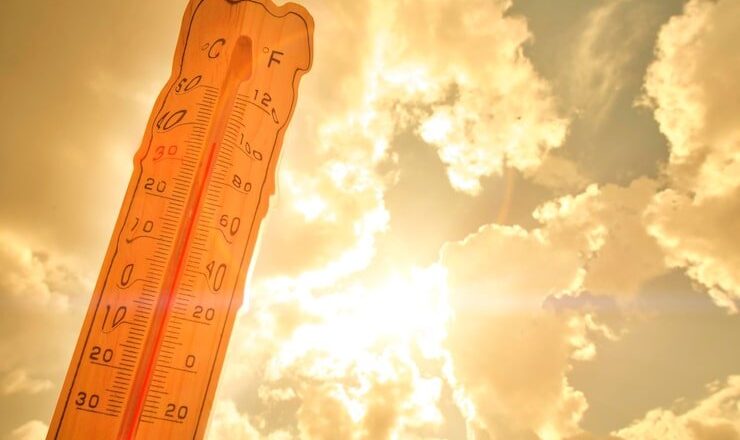 भीषण गर्मी और ‘हीट वेव’ का कहर: देहरादून में कल स्कूल और आंगनबाड़ी केंद्र रहेंगे बंद