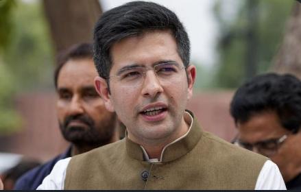 AAP को झटका: चड्ढा ने थामा BJP का दामन, सियासी हलचल तेज