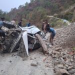 अल्मोड़ा, भिकियासैंण में दर्दनाक सड़क हादसा, गहरी खाई में वाहन गिरने से तीन लोगों की मौत।