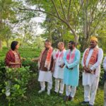 असम के चाय बागानों में पहुंचे कृषि मंत्री गणेश जोशी, उत्तराखंड में चाय उत्पादन बढ़ाने के लिए परखी तकनीक