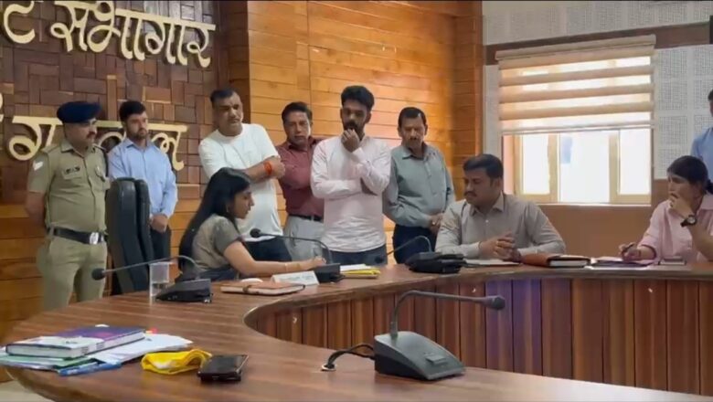 गुलदार के आतंक से निजात की मांग: पौड़ी जनता दरबार में गूंजा बच्चों की सुरक्षा का मुद्दा, डीएम ने दिए सख्त निर्देश