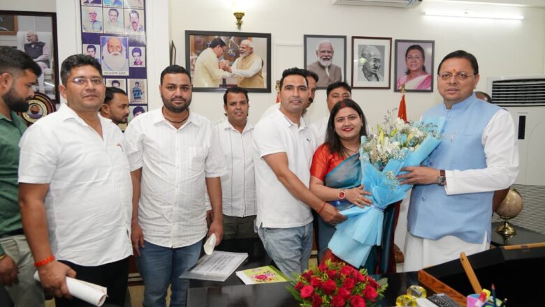 “अध्यक्ष योगीता कैंतूरा रावत के नेतृत्व में पदाधिकारियों ने CM को सौंपा ज्ञापन, 10 सूत्रीय मांगें रखीं”