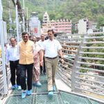 मुख्य सचिव उत्तराखंड द्वारा टिहरी गढ़वाल में बजरंग सेतु एवं हिलान्स हिमालयन भोजनालय का निरीक्षण