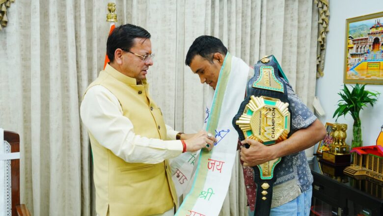 मुख्यमंत्री  पुष्कर सिंह धामी से एमएफएन लाइटवेट विश्व चैम्पियन दिगंबर सिंह रावत ने की शिष्टाचार भेंट