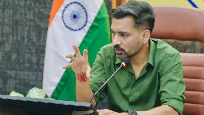 बैंकों की मनमानी पर डीएम सख्त ,जनता को परेशान किया तो होगी कार्रवाई, जिले का पैसा जिले के विकास में ही लगेगा,जिले के विकास में निवेश करें बैंक, केवल जमा जुटाना पर्याप्त नहीं- डीएम